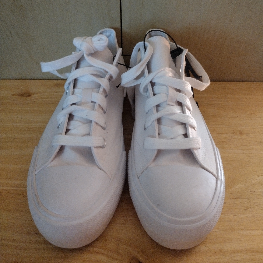 No Boundaries White Memory Foam Sneakers - Size 11